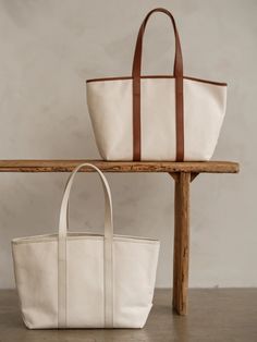 THE STRUCTURED TOTE BAG TAN – INK + PORCELAIN Minimal Exterior, Structured Tote Bag, Holiday Trip, Work Tote Bag, Work Tote, Holiday Travel, Italian Leather, The Label, Clutches