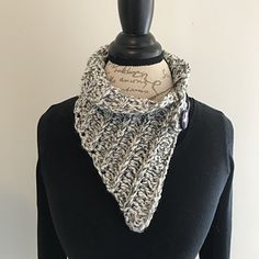 Ravelry: Ribbed Bandana Scarf pattern by Janet Pippin Button Up Scarf Crochet Pattern, Crochet Spiderweb Bandana Pattern, Knit Bandana Scarf, Crochet Bandana Cowl, Crochet Neck Scarf With Buttons, Bandana Styles, Bandana Scarf, Scarf Pattern, Scarf Styles