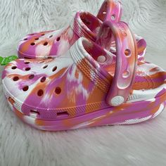 New Crocs Size J1 Comfortable Pink Slip-on Clogs, Trendy Pink Clogs For The Beach, Casual Pink Beach Clogs, Pink Non-slip Clogs For Beach, Trendy Pink Clogs For Summer, Pink Slip-on Clogs For Summer, Pink Synthetic Summer Clogs, Trendy Pink Summer Clogs, Pink Casual Clogs For Summer