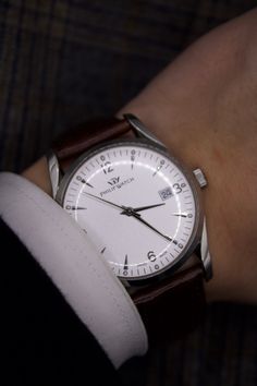 "Philip Watch timepiece, model Sunray Reference: R8251680045, is a rare find from old stock, still in excellent condition as depicted in the photos. With a stainless steel case measuring 37mm in diameter (excluding the crown), lug to lug 48mm, and a thickness of 12mm, it stands as a timeless accessory. The screw-down case back features an engraved reference, complemented by a logo-engraved crown and well-maintained glass, providing water resistance up to 30 meters. Its silver dial hosts a date d Philip Watch, Timeless Accessories, Wristwatch Men, The Crown, Stainless Steel Case, Chronograph, Time Piece, Screw, Wrist Watch