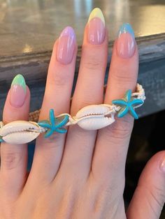 Boho Nails Simple Summer Beach, Summer Nails Beach Vibes, Goa Nails Design, Coconut Girl Nail Ideas, Summer Nail Inspo Beach, Nails For Vacation Beach Tropical, Beach Girl Nails, Beach Nails Coffin, Surfer Nails