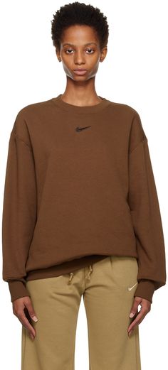 Cotton-blend fleece sweatshirt. · Rib knit crewneck, hem, and cuffs · Logo embroidered at front Please note that this item may be shipped only within North America. Supplier color: Caocao wow/Black Sportwear Outfit, Nike For Women, 2023 Mood, Nike Clothing, Nike Brown, Brown Sweatshirt, Beige Blazer, Vintage Sneakers, Nike Sweatshirts