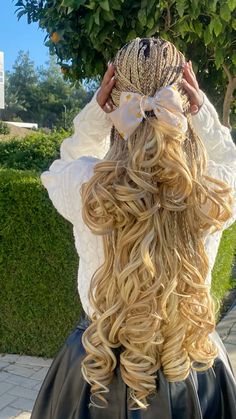 #curlyhairstyle #frenchcurls Cute French Curl Braids, Braid Hairstyles For Homecoming, French Curl Braids Style Ideas, Cute Hairstyles For French Curl Braids, Braided Hairstyles For Black Women Blond, Blonde French Braids Black Women, Hairstyles With French Curl Braids, Blonde Braids French Curls, French Curls Hair