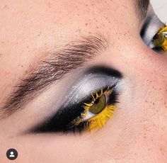 Trending Eye Makeup, Vintage Halloween Costumes, Avant Garde Makeup, Dope Makeup, Edgy Makeup, Bold Makeup, Creative Makeup Looks, Kesha