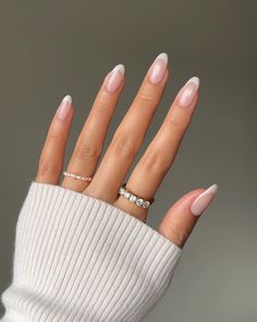 35 Cute Winter Nails Ideas to Keep Your Style Festive and Chic All Season Long Light French Tip Nails, Muted French Manicure, Milky Manicure, Erin Aesthetic, Grad Nails, Nude Nail Designs, Oval Nails, Dip Powder Nails, Neutral Nails