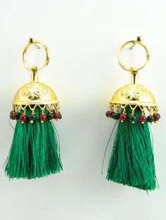 Flamingo Jhumka earrings with Green threads - Desi Royale Lehenga Accessories, Punjabi Culture, Designer Lehengas, Desi Bride, Mens Gold Jewelry, Indian Jewellery Design, Fashion Illustration Sketches, Kundan Earrings, Gold Jewelry Indian