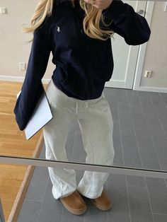 Comfy Coastal Outfits, Switzerland Fits, Look Legging, Mom Outfit, Skandinavian Fashion, College Fits, Uni Life, Winter Fit