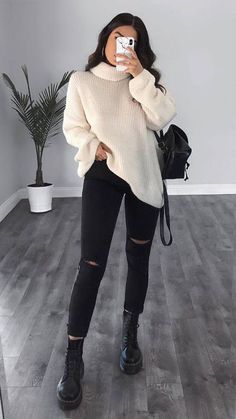 Don't you hate when you have to choose between looking stylish and not dying of hypothermia? Here you have some winter night outfit ideas.	#winter #night #outfits Winter Night Outfit, Minimal Stil, Trendy Outfits Winter, Trendy Fall Outfits, Cute Winter Outfits, Causual Outfits, Katie Holmes, Brunch Outfit, Cute Fall Outfits