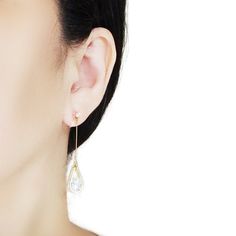 CZ clip on earrings dangle, Cubic zirconia crystal invisible clip on earrings, Gold teardrop clip earrings, Non pierced earrings🌟MiyabiGrace Frontpagehttps://www.etsy.com/shop/MiyabiGrace🌟More invisible clip on hoop earrings.https://www.etsy.com/jp/shop/MiyabiGrace?show_panel=true&section_id=25146523Details◆Length:1.96 inches (5 cm)◆Weight:3.9 g (0.14 oz)◆Color: Gold✨These are cubic zirconia invisible clip on earrings which are set in teardrop frames. They dangle elegantly and shimmer a lot. T Earings Piercings, Clip On Earrings, Cubic Zirconia, Women's Earrings, Etsy Earrings, Hoop Earrings, Dangle Earrings, Drop Earrings, Crystals