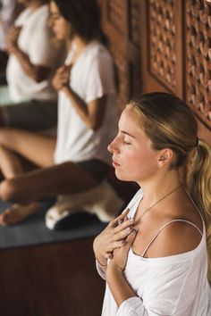 Meditation|Soul|Wellness|Healthy-Lifestyle|Coaching|Feeling|SelfCare Unrealistic Beauty Standards, How To Look Attractive, Spiritual Photos, Body Scan, Ear Health, Find Inner Peace, Look Attractive