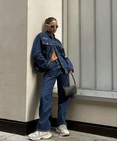 🤍 Denim To Denim Outfit, Denim Jacket Aesthetic, Outfit Inspo Dark, Outfit Inspo 2023, Jacket Aesthetic, Moss Fashion, Minimal Street Style, Fashion Creative