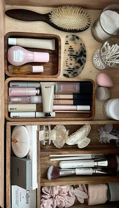 Cute Storage Room Ideas, Aesthetic Organization Closet, Makeup Vanity Inspo Aesthetic, Hair Care Drawer, Being Organized Aesthetic, Bedroom Organization Aesthetic, Vanity Decor Aesthetic, Vanity Drawer Organization, Hair Care Organization