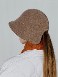 Editor's NotesWHITE SANDS's hat is inspired by the sky, the sand, and the wind.- Eye-catching knitted pattern detail- Logo on the side- Adjustable velcro strap in the back- Casual and minimal styleMeasurements(in.)- Size: One size.- Head Girth: 20.87in. ~ 23.62in.- Height: 5.12in. (L)- Brim: 3.94in.Composition & Care- 80% Wool, 20% acrylic- Avoid direct heat and moisture- Do not use bleach- Do not machine wash and tumble dry- Professional cleaning is recommendedDesigner- by WHITE SANDS Knitted Bonnet, Bonnet Hat, Velcro Straps, The Sand, The Wind, The Sky, Accessories Hats, Winter Hats, Women Accessories