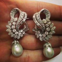 Mihir sagar Diamond Earrings Indian, Real Diamond Earrings, Best Earrings, Diamond Earring, Gold Earrings Designs, Gold Jewelry Indian, Fabulous Jewelry