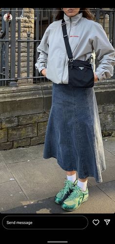 Long Skirt With Sneakers, Winter Skirt Outfit, Daily Fashion Inspiration, Rock Outfit, Street Fashion Men Streetwear, Modest Fashion Outfits, Mode Inspo