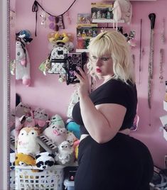 Plus Size Spooky Outfit, Thick Goth Anime Pfp, Bimbocore Outfits Plus Size, Fat Goth Girl, Thick Women Outfits, Chubby Goth Outfit, Alternative Plus Size Fashion, Fat Goth, Chubby Goth