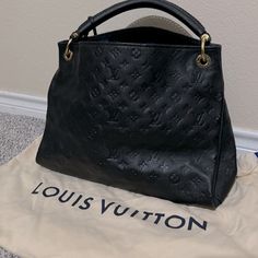 Brand: Louis Vuitton Color: Black Conditions: In Very Good Conditions Still Black Louis Vuitton Bag, Black Louis Vuitton, Vuitton Bag, Louis Vuitton Bags, Louis Vuitton Bag, Black Color, Bag Lady, Louis Vuitton, Black