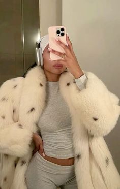 Cozy Outfits, Soft Life, Winter Fit, Airplane Mode, Luxury Aesthetic, Jenner Style, White Fur, Fur Fashion