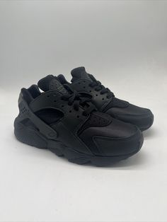 Elevate your sneaker game with these Nike Air Huarache Triple Black Shoes in size 7.5 for women. The low top shoe shaft style and synthetic upper material make it perfect for walking, running and jogging. The solid pattern and black color give it a sleek and stylish look, while the performance and activity are unmatched. The shoes are part of the Nike Air Huarache product line and have a style code DH4439-001. Triple Black Shoes, Nike Air Huarache Black, Nike Air Huarache Ultra, Air Jordan 1 Women, Black Huarache, Navy Blue Shoes, Black Nike Shoes, Nike Branding, Huarache Run