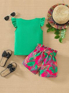 SHEIN Young Girl Summer Vacation Solid Color Short Sleeve Top And Tropical Print Shorts Outfit | SHEIN USA Cute Green Vacation Sets, Cute Sleeveless Sets For Vacation, Tropical Sleeveless Sets For Vacation, Tropical Sleeveless Vacation Sets, Sleeveless Tropical Vacation Sets, Casual Green Sleeveless Set, Print Shorts Outfit, Outfit Shein, Shorts Outfit