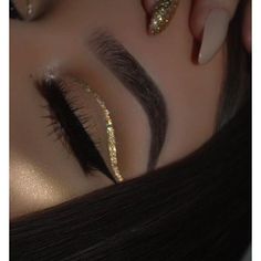 Cute Makeup Looks For Birthday, Black And Gold Makeup Looks For Prom, Quinceanera Eyeshadow Looks, Quince Makeup, Matte Make Up, Xv Ideas, Quinceanera Makeup, Mascara Hacks, Glitter Makeup Looks