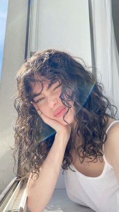 Curly Hair Photos, Hair Stylies, Selfie Ideas Instagram, Girl Hair, Curly Girl, Style Summer, Selfie Poses, Aesthetic Hair