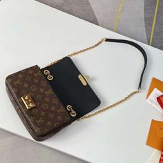 BRC Fashion Lu-Vi bags - 11988 A+ Excellent Quality copies; Contact us if you've any questions in your mind. Law Fashion, Luxurious Bags, Trendy Tote, Bags Fashion, Bag Tags, Luxury Bags, Louis Vuitton Bag, Fashion Bags, Clutch Bag