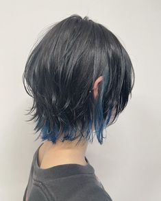 Wolfcut Hair Color, Short Hair Layered Bob, Short Jellyfish Cut, Short Wolfcut, Wolf Haircut, Hair Color Underneath, Asian Short Hair, Hair Inspiration Short, Wolf Cut