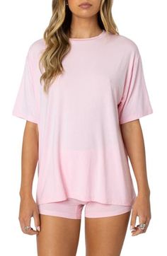 Perfect your weekend uniform with this oversized crewneck T-shirt in stretchy cotton jersey. Crewneck Short sleeves 95% cotton, 5% spandex Machine wash, dry flat Imported Flannel Sweatshirt, Oversized Crewneck, Casual Summer Tops, Casual Tops For Women, Dressy Tops, Sweaters And Jeans, Oversized T Shirt, Oversized Tee, Graphic Tee Shirts