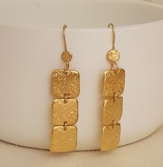 Vintage Gold Earrings, Minimalist Earrings Gold, Earrings Dangling, Coloring Inspiration, Gold Earrings For Women, Rectangle Earrings, 18k Gold Earrings, Hammered Gold, Dangly Earrings