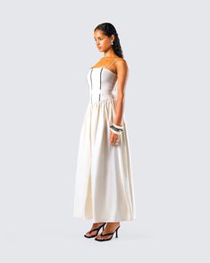 Make a lasting impression in this ivory cotton maxi dress 🤍 With black contrast piping trim and a fitted bodice, this gorgeous piece made from cotton poplin fabric is the kind of look that will effortlessly bring all of the attention straight to you 🙌 Black Off Shoulder, Cotton Poplin Fabric, Cotton Maxi, Graphic Top, White Jersey, Maxi Dress Cotton, Poplin Fabric, Pocket Pants, White Mini Dress