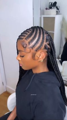 Lemonade Braids Hairstyles 2024, Braid Styles For Graduation, Feed In Braids Knotless In Back, Freestyle Cornrows For Black Women, Trending Cornrow Hairstyles 2024, 2024 Braided Hairstyles For Black Women, Trending Braids Hairstyles 2024, Trending Cornrows Hairstyles, Fulani Lemonade Braids