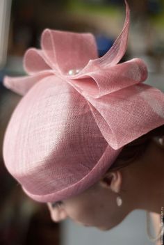 Wedding Hats For Guests, Fascinator Hats Diy, Fascinator Hats Wedding, Classy Hats, Dressy Hats, Happy Hat, Sinamay Hats, Hair Wrap Scarf, Wedding Hat