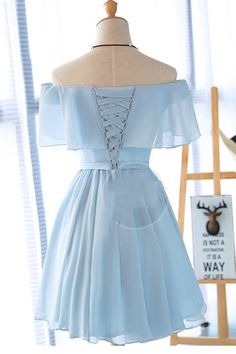 Dama Dresses For Quince, Light Blue Dress Formal, Prom Dresses Short Blue, Knee Length Prom Dress, Light Blue Prom Dress, Dama Dresses, Blue Dress Short, Blue Homecoming Dresses, Blue Dress Formal