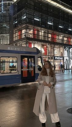 night out, zurich, switzerland, outfit inspo, minimalist Switzerland Winter Outfit Aesthetic, Swiss Women Fashion, Zurich Autumn Outfit, Switzerland Aesthetic Clothes, Switzerland Autumn Outfit, German Travel Outfits, Switzerland Fall Fashion, Spring Outfits Switzerland