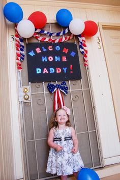 Deployment Homecoming Signs, Welcome Home Crafts, Military Homecoming Signs, Military Welcome Home, Deployment Care Package Ideas, Welcome Home Soldier, Deployment Ideas, Homecoming Decorations, Usmc Wife