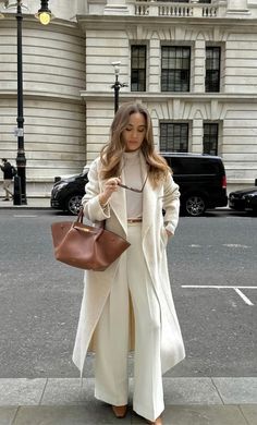 Old Money Autumn Outfits Women 2024: 25+ Ideas You Will LOVE 3 Chique Outfit, Looks Pinterest, Classy Winter Outfits, Chique Outfits, Outfit Chic, Corporate Outfits, Elegante Casual, Mode Casual, Looks Street Style