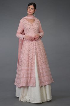 Luxury Designer Women's Dresses Outfits #amazingwomensworld #fashion #luxury #dresses #womenfashion #girlsfashionstyle #fashiondesigner #designer #wedding #partyweardress #formaldresses #outfit #luxury Ap Designs, Anarkali Outfit, Chikankari Dress, Sari India, Birthday Wear, White Kurti, Women Talking, Dresses For Men, Indian Designers