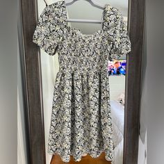 H&M Mini Floral Sundress. Brand New Condition! Size: Large Casual Brunch Dress From H&m, H&m Casual Brunch Dress, Casual H&m Dress For Brunch, H&m Mini Length Vacation Dresses, H&m Mini Length Dress For Vacation, H&m Fitted Summer Midi Dress, H&m Vacation Mini Dress, Casual Short Sleeve Midi Dress By H&m, Fitted Midi Dress By H&m For Vacation