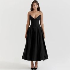 Turn heads with the Sexy Strapless Backless Dress. Perfect for summer, this trendy dress combines elegance and boldness, making it a must-have for 2024 fashion. Wedding Event Dresses, Heavy Dresses, Robes D'occasion, Elegante Y Chic, Formal Occasion Dress, Corset Midi Dress, Strapless Bodycon Dress, Strapless Corset, Tube Top Dress