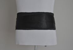 "Japanese Obi Belt - Figure slimmer, reversible black satin/ - Obi Belt, Wrap Belt This is a belt inspired by the Japanese obi. It has been adapted for a everyday use and more modern way of life : easy and comfortable to wear Back shirt, dark pants, white t-Shirt and Jeans, dress, skirt.... *The ties can be tied at the back or can be wrapped around and tied at the front. There are so many ways to wear this belt . The decorative front panel is made from Black Satin and Black Green Blue Blossom Br Black Stretch Elegant Corset Belt, Obi Wrap Belt, Velvet Obi Belt, Kimono Obi Belt, Brown Obi Belt, Slip Extender, Japanese Obi Belt, Slimmer Waist, Blue Blossom