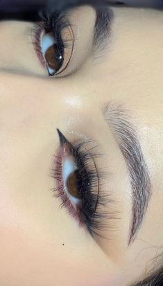 Makeup Looks Everyday, Makeup Tutorial Eyeshadow, Favorite Makeup Products, Eyebrow Makeup, Glam Makeup, Aesthetic Makeup, Eye Makeup Tutorial, Makeup Inspo, Maquillaje De Ojos