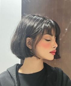 Bangs French, French Bob Haircut, A Bob Haircut, Bob Haircuts With Bangs, Hair Styels, Haircut Inspo, Short Hair Tomboy, Short Dark Hair