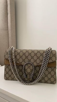 Luxury Handbags Gucci, Gucci Dionysus Outfit, Gucci Unboxing, Gucci Bag Outfit, Gucci Bags Outlet, Gucci Bags Handbags, Gucci Bag Dionysus, Classy Purses, Sac Louis Vuitton