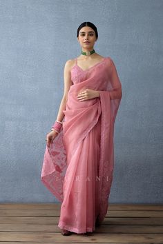 Rani Pink Saree Contrast Blouse, Peach Pink Saree, Pink Saree Contrast Blouse, Grad Saree, Light Pink Saree, Rani Pink Saree, Saree Colours, Pink Saree Blouse, Saree Party