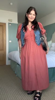 Plus Size Denim Vest, Summer Corporate Outfits Plus Size, Earthy Plus Size Outfits, Curvy Modest Outfits, Midsize Modest, Trad Wife Outfit, Ethan Euphoria, Casual Chic Plus Size, Big Belly Outfits Plus Size