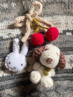 #crochet#snoopy#keychain#miffy Mini Snoopy Crochet Pattern, Snoopy Keychain, Crochet Snoopy, Crochet Keychain, Crochet Inspo, Crafty Stuff, Keychains, A R, Crochet Patterns