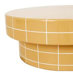 a round yellow table with white lines on it