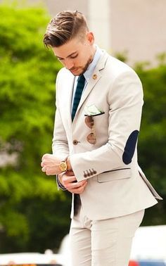 8 Tips To Upgrade Your Wardrobe For Less | What And Where To Buy Men’s Clothing Without Spending A Lot Cheap Suits For Men, Black Men Suits, Terno Slim Fit, Prom Blazers, Cheap Suits, Cortes De Cabello, Suits Prom, Groom Tuxedo, Dress Suits For Men