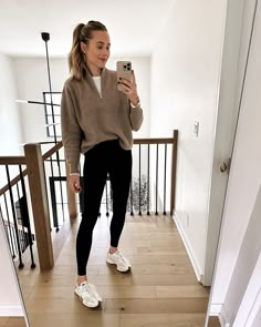 Leggings Outfit For Work, Outfits Leggins, Comfortable Winter Outfits, Leggings Outfit Casual, Black Leggings Outfit, New Balance 327